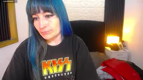 Snapshot of alice_sweetmomma chatting on December 19, 2:34 am Alice online show from December 19, 2:34 am