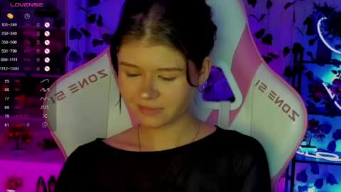 Alice online show from April 12, 9:39 pm