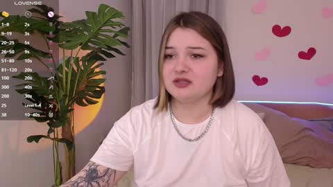 Snapshot of alice_walters chatting on February 7, 3:52 pm Alice online show from February 7, 3:52 pm