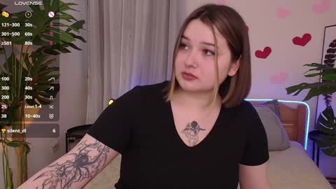 Snapshot of alice_walters chatting on February 6, 3:31 pm Alice online show from February 6, 3:31 pm