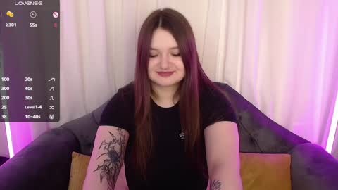Snapshot of alice_walters chatting on December 21, 4:03 pm Alice online show from December 21, 4:03 pm