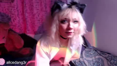Snapshot of alicedang3r chatting on January 8, 2:46 am Alice online show from January 8, 2:46 am