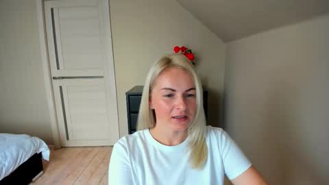 Snapshot of alicee__grace chatting on October 6, 9:37 am Alicee online show from October 6, 9:37 am