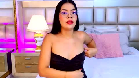 AliceLavender online show from July 28, 2:57 pm