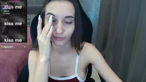 Snapshot of aliceweiss_ chatting on October 1, 11:04 am Alice online show from October 1, 11:04 am