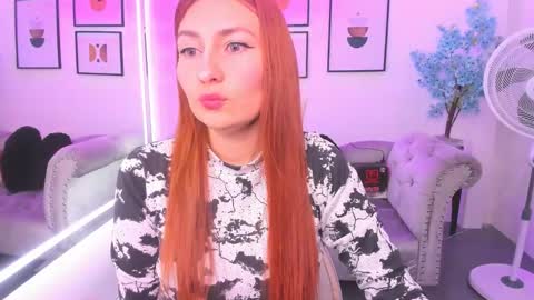 Snapshot of alicia_leclair chatting on September 28, 11:37 am alicia online show from September 28, 11:37 am