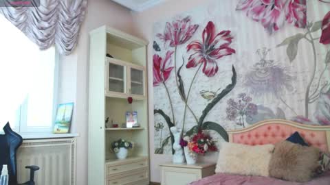 Veronica online show from April 11, 2:10 pm