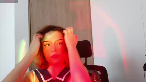 aliciia_23 online show from April 16, 9:39 pm