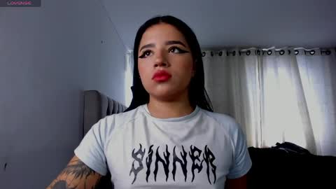 aliice_walker_ online show from April 3, 2:59 pm