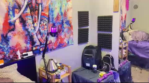 Ali Jones online show from February 27, 1:27 am