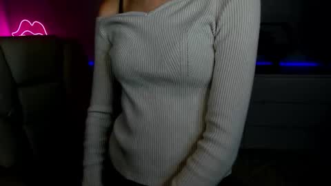 Snapshot of alina__blonde chatting on September 25, 6:12 am Alina online show from September 25, 6:12 am