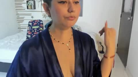 alinabozz1 online show from October 4, 4:40 am