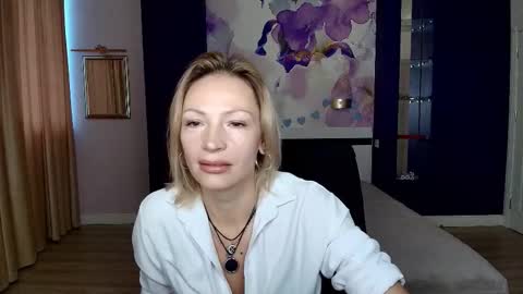 AlinaMoor online show from October 22, 5:56 am