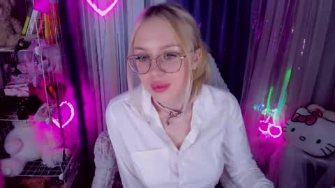 alinaocean online show from April 30, 9:19 pm