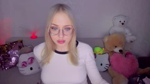 alinaocean online show from February 1, 7:45 pm