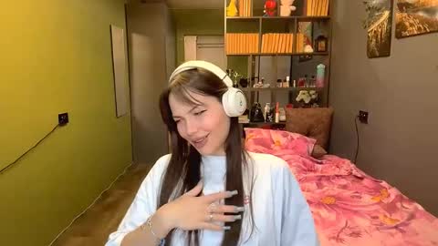 Snapshot of alinedifede chatting on October 8, 10:08 am Alice online show from October 8, 10:08 am