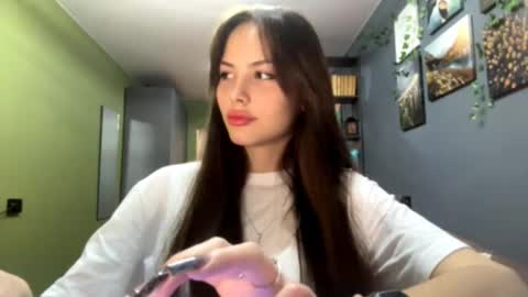 Snapshot of alinedifede chatting on October 3, 10:42 am Alice online show from October 3, 10:42 am