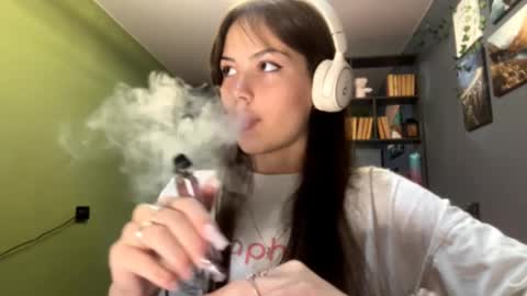 Snapshot of alinedifede chatting on October 4, 10:43 am Alice online show from October 4, 10:43 am
