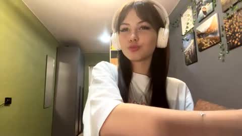 Snapshot of alinedifede chatting on October 1, 11:04 am Alice online show from October 1, 11:04 am