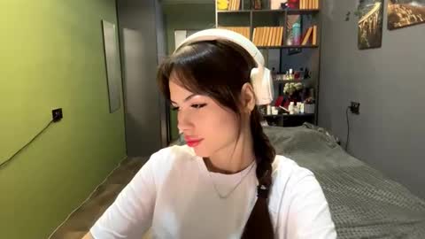 Snapshot of alinedifede chatting on October 17, 10:18 am Alice online show from October 17, 10:18 am
