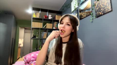 Snapshot of alinedifede chatting on September 26, 12:36 pm Alice online show from September 26, 12:36 pm