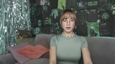 alishakelly online show from October 27, 6:09 am