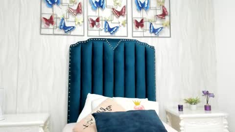 Alison online show from November 18, 7:37 pm