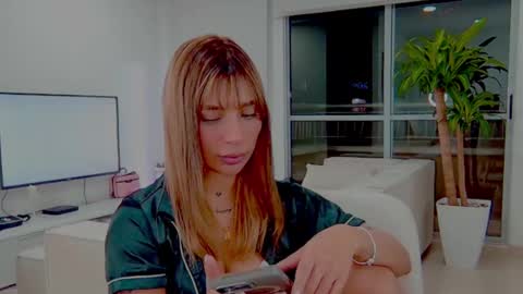 Snapshot of alisondiaz_ chatting on December 19, 2:34 am Alison diaz online show from December 19, 2:34 am