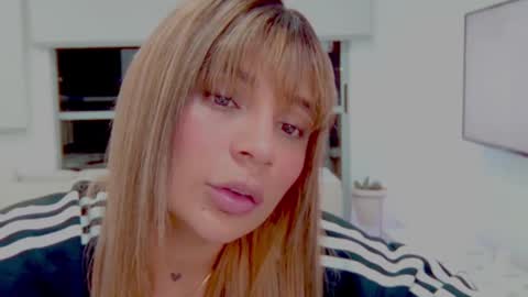 Snapshot of alisondiaz_ chatting on December 25, 1:42 am Alison diaz online show from December 25, 1:42 am