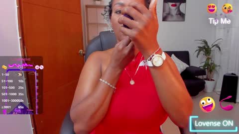 Snapshot of alisonlemoos chatting on December 9, 10:22 am Alisson online show from December 9, 10:22 am