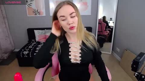 Anna online show from February 8, 1:37 pm