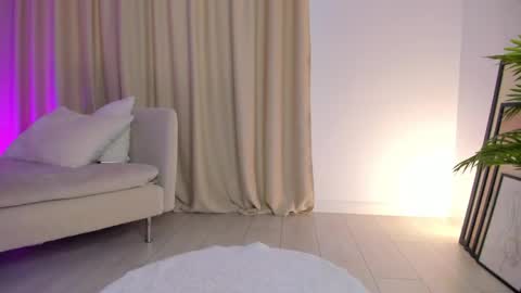 alissa_foxx online show from April 13, 10:38 am