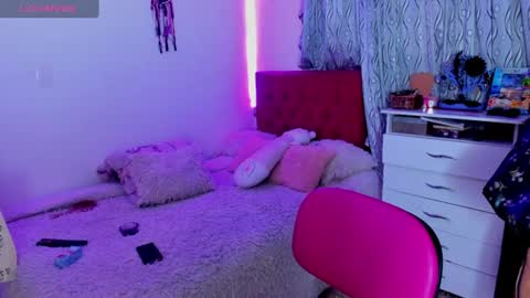 alissesallie_ online show from July 14, 11:09 pm