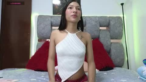 alix_kitty_ online show from January 7, 8:12 pm