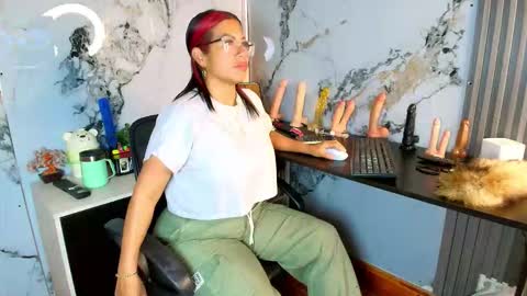 Alix online show from February 8, 9:50 pm