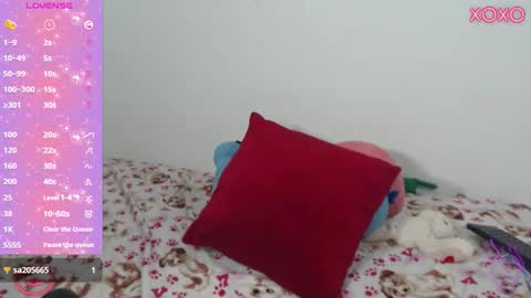 Snapshot of allison_18_ chatting on October 2, 7:35 am Nana online show from October 2, 7:35 am