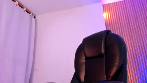 allison_fosther online show from April 12, 7:55 am