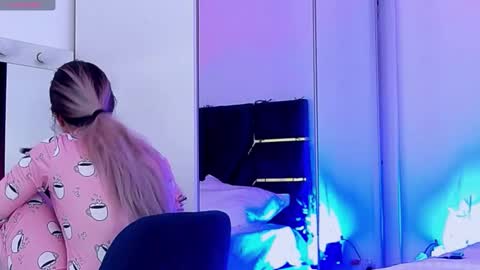 AllisonSweetie online show from January 17, 12:01 pm