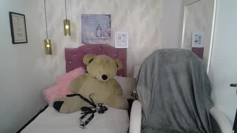 alison online show from December 4, 8:20 pm