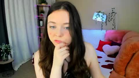 alluringeyess online show from June 26, 4:30 pm