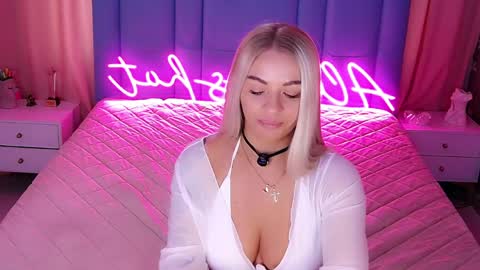 AlwaysHot online show from April 6, 2:55 am