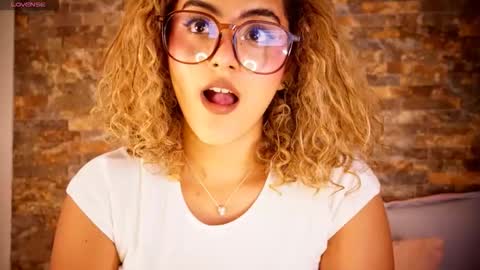 ally_summer online show from December 3, 2:47 am