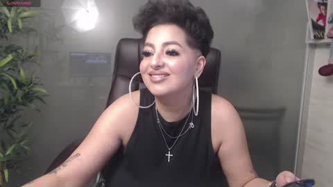 Snapshot of allyiah chatting on January 3, 10:29 pm online show from January 3, 10:29 pm