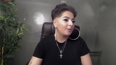 Snapshot of allyiah chatting on January 21, 11:24 pm online show from January 21, 11:24 pm