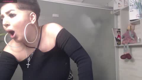 Snapshot of allyiah chatting on January 2, 1:49 am online show from January 2, 1:49 am