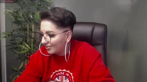 Snapshot of allyiah chatting on February 15, 1:53 am online show from February 15, 1:53 am