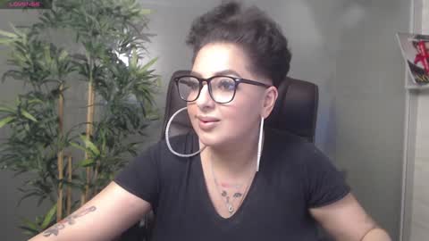 Snapshot of allyiah chatting on January 22, 9:11 pm online show from January 22, 9:11 pm