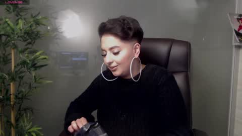 Snapshot of allyiah chatting on February 1, 9:40 pm online show from February 1, 9:40 pm