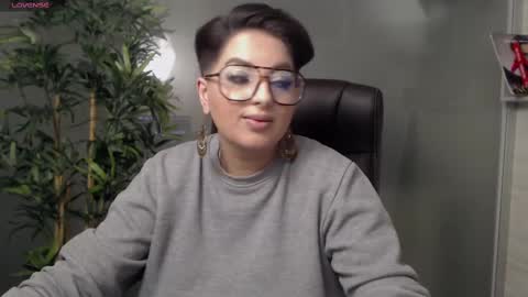 Snapshot of allyiah chatting on February 10, 12:52 am online show from February 10, 12:52 am