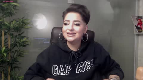 Snapshot of allyiah chatting on February 3, 8:57 pm online show from February 3, 8:57 pm